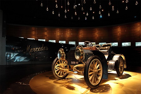 Завод и музей Mercedes Benz в Штутгарте