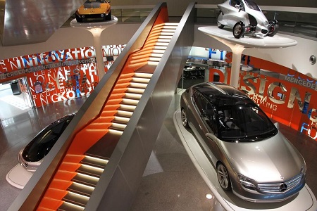 Завод и музей Mercedes Benz в Штутгарте